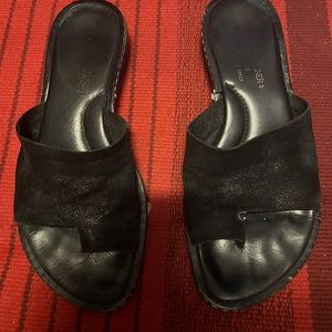 Donald Pliner made in Italy size 7 flats beautiful soft leather soft shimmer